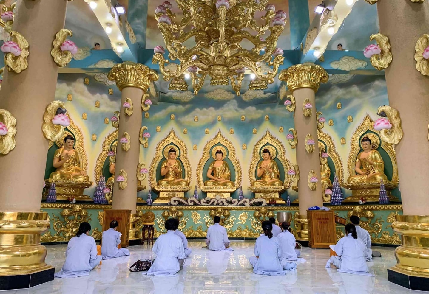Hành hương, chiêm bái, dâng lễ